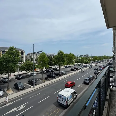 Апартаменты Bright Near Chateau De Кан